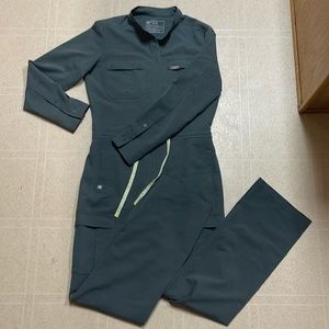Figs Chantal cargo scrub jumpsuit size small color bonsai